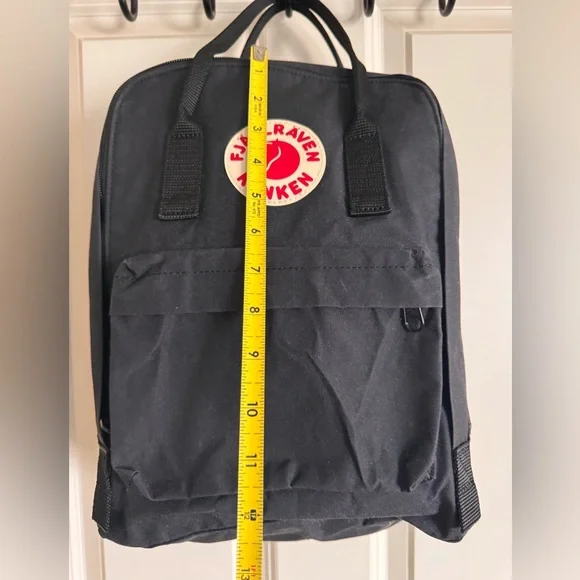 Kånken Black Backpack - Picture 4 of 7